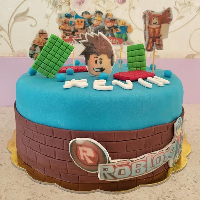 Tort Roblox pentru copii